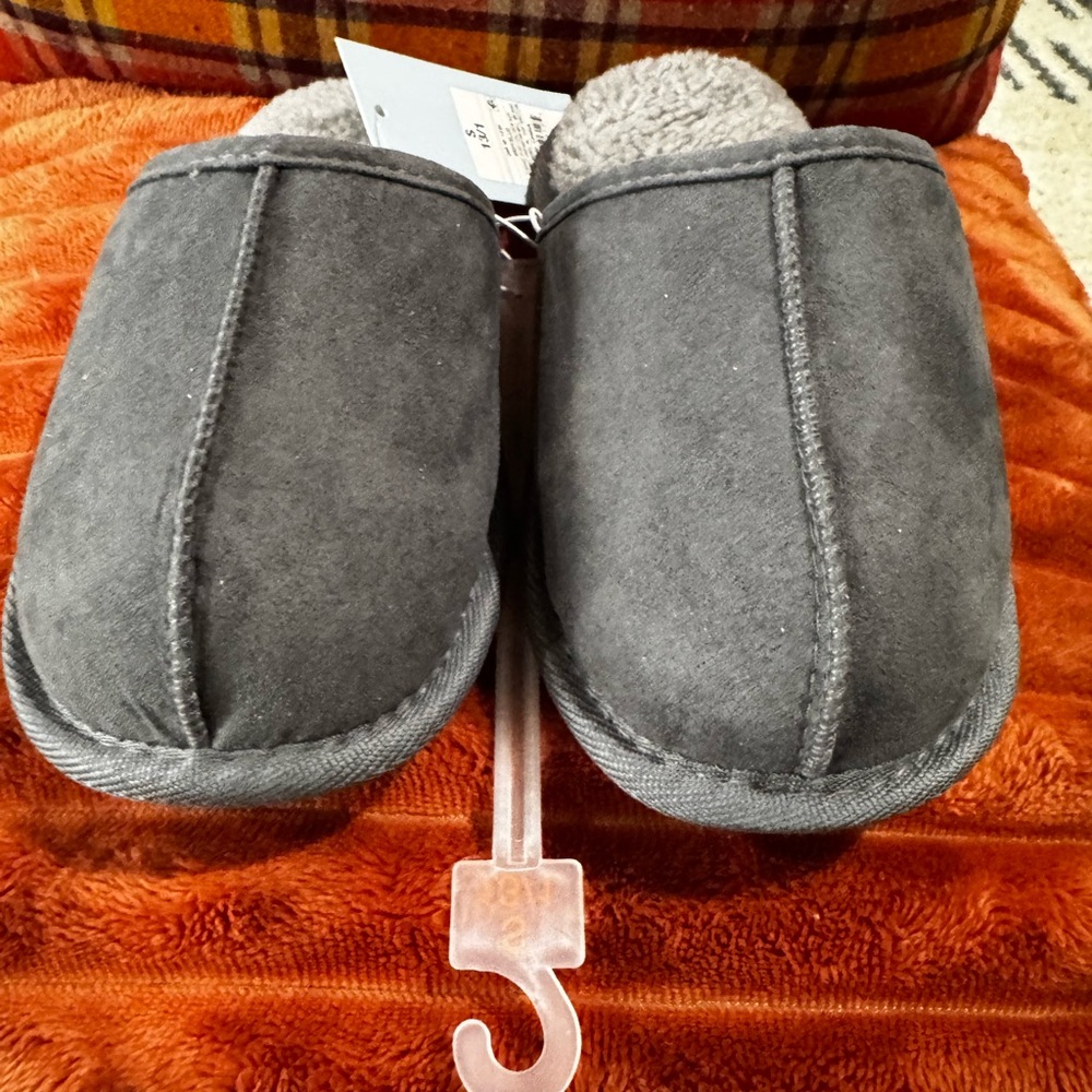 Cat & Jack Children’s Charcoal Slippers